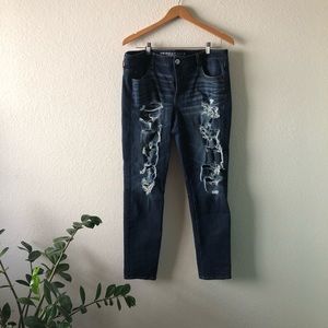 America Eagle distressed jean